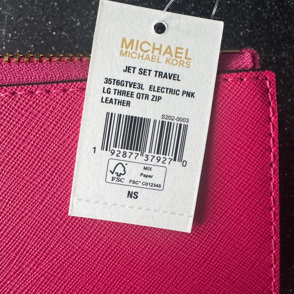 Michael Kors Jet Set Travel Three-quarter Zip Wallet - Picture 8 of 8